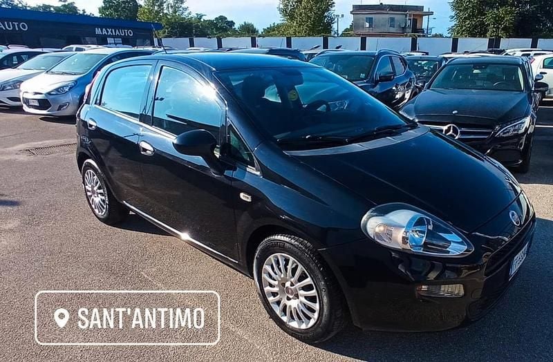 Nero Usata 2017 Fiat Punto Tre volumi | 6500 € (Buon prezzo) - Immagine 1/4