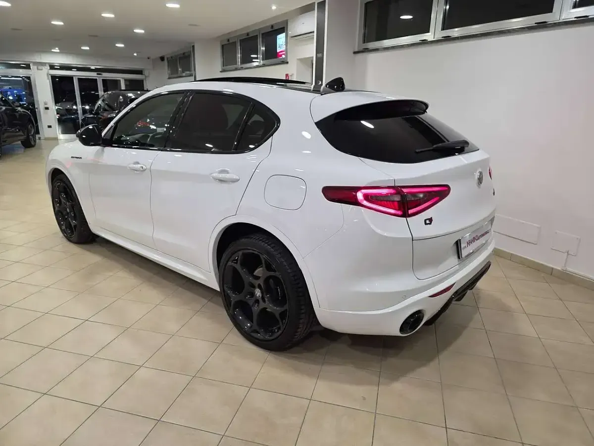 Usata Alfa Romeo Stelvio Estrema 209 CV (153 kW) 2022 Bianco SUV