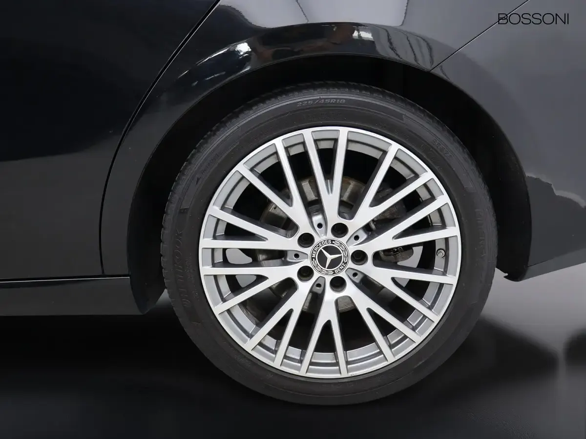 Usata Mercedes CLA200 Shooting Brake 150 CV (110 kW) 2020 Nero Station wagon
