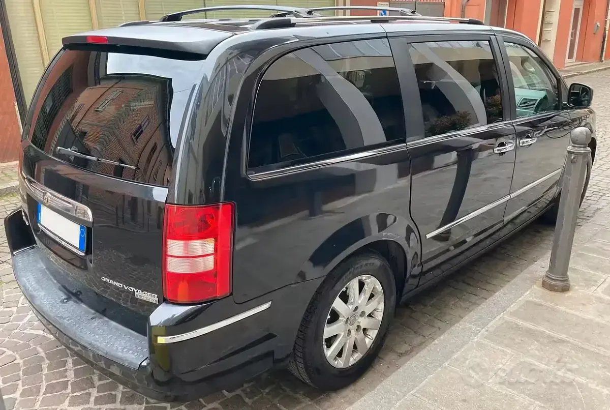 Usata Chrysler Grand Voyager Limited 163 CV (119 kW) 2010 Nero Monovolume