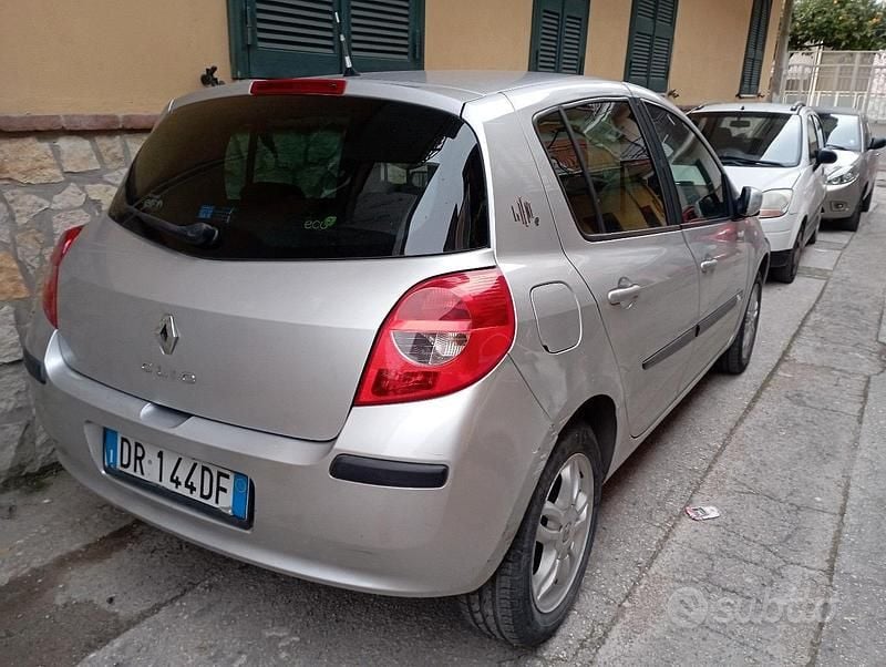 Brugt Renault Clio II 85 HK (62 kW) 2008 Grå Sedan