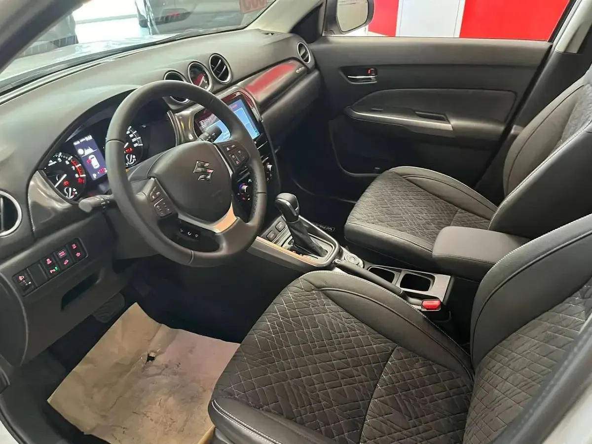 Nuova Suzuki Vitara 110 CV (80 kW) 2026 Rosso SUV