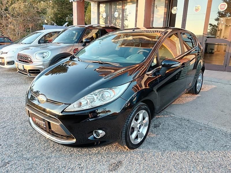 Usata Ford Fiesta Titanium 68 CV (50 kW) 2010 Nero Berlina