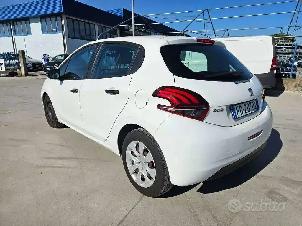 Usata Peugeot 208 Active 75 CV (55 kW) 2016 Bianco Utilitaria