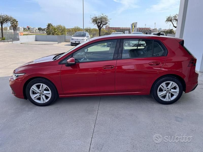 Usata VW Golf VIII Life 131 CV (96 kW) 2021 Rosso Berlina