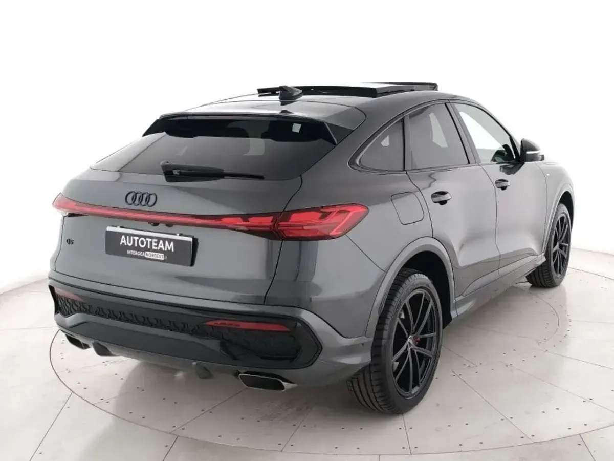 Nuova Audi Q5 Sportback S-Line 204 CV (150 kW) 2026 Grigio daytona SUV