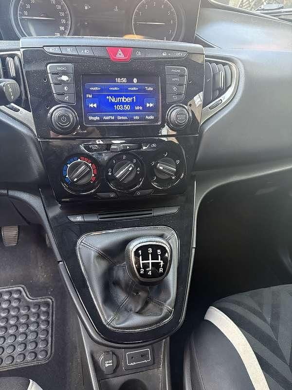 Usata Lancia Ypsilon Platinum 69 CV (50 kW) 2017 Utilitaria