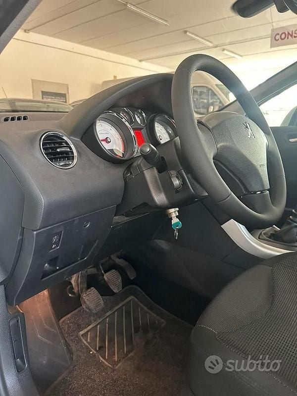 Usata Peugeot 308 Business-Line 112 CV (82 kW) 2009 Bianco Utilitaria