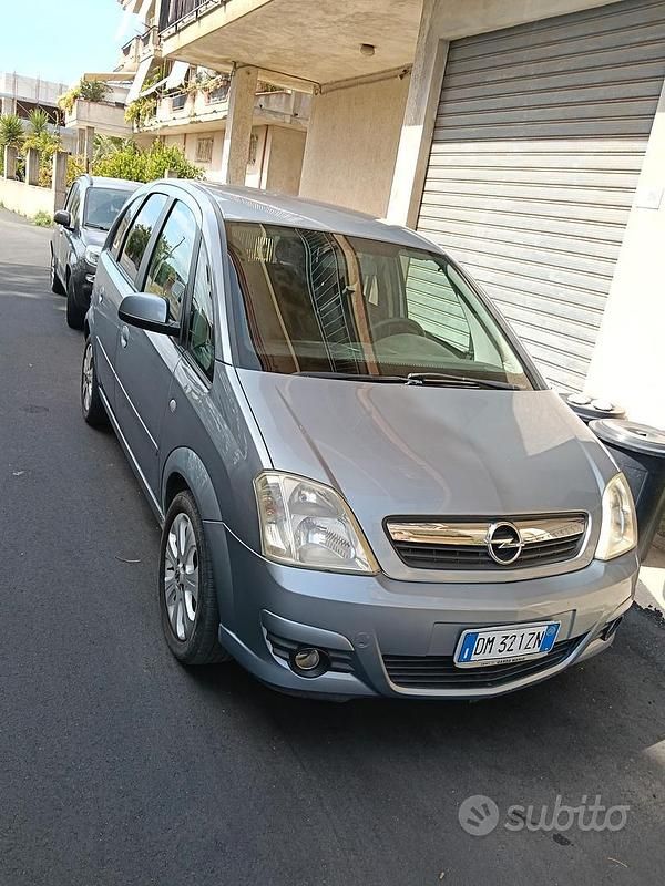 Grigio Usata 2008 Opel Meriva Monovolume | 2500 € (Cara) - Immagine 1/4
