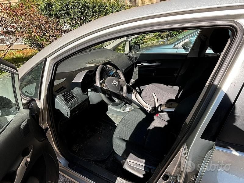 Usata Toyota Auris Sol 126 CV (92 kW) 2008 Grigio Berlina