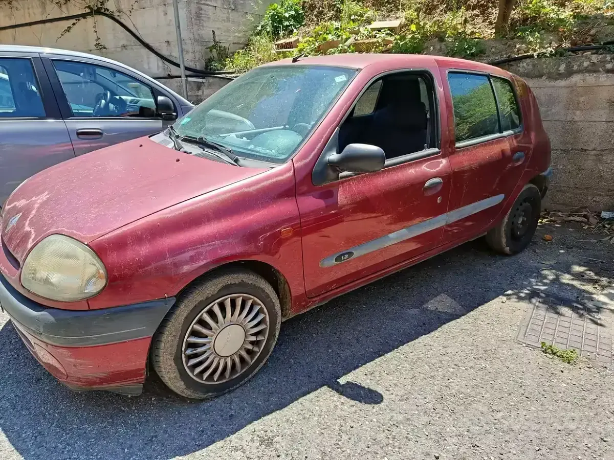 Usata Renault Clio II 58 CV (42 kW) 2000 Rosso Berlina