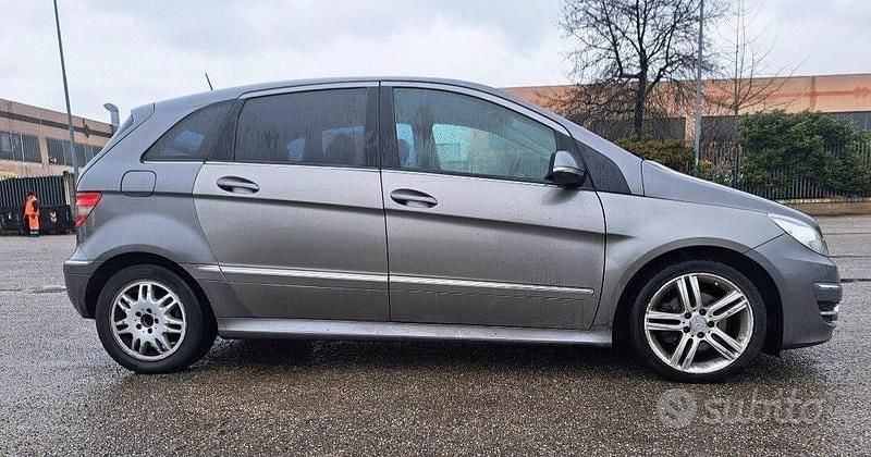 Usata Mercedes B200 140 CV (102 kW) 2008 Grigio Monovolume