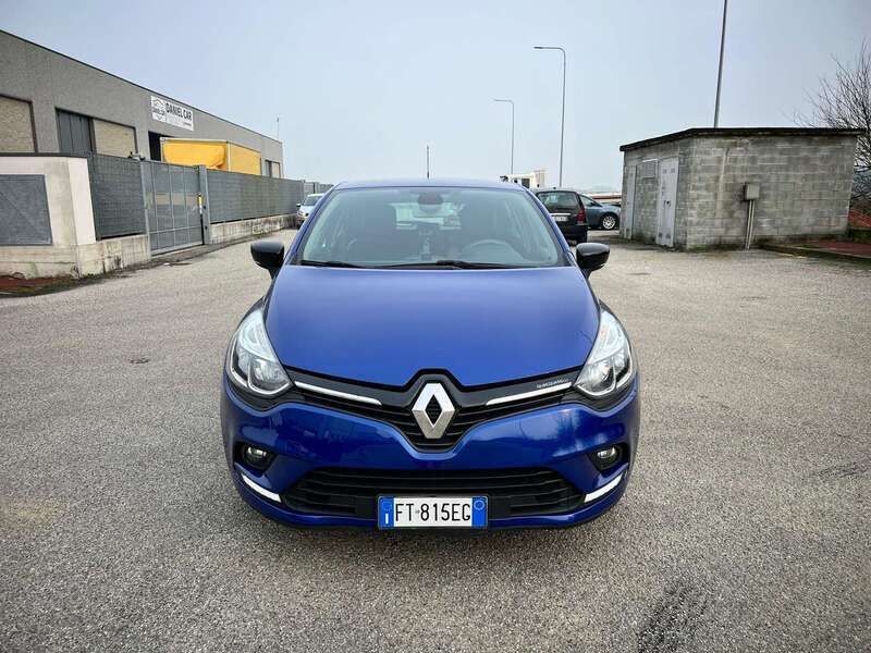 Blu Usata 2018 Renault Clio IV Tre volumi | 9999 € (Buon prezzo) - Immagine 1/4