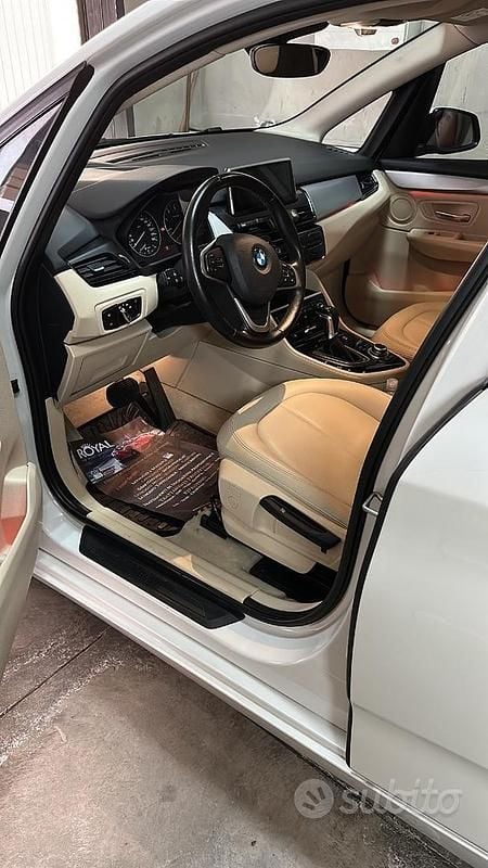 Usata BMW 216 Active Tourer Advantage 116 CV (85 kW) 2015 Bianco Monovolume