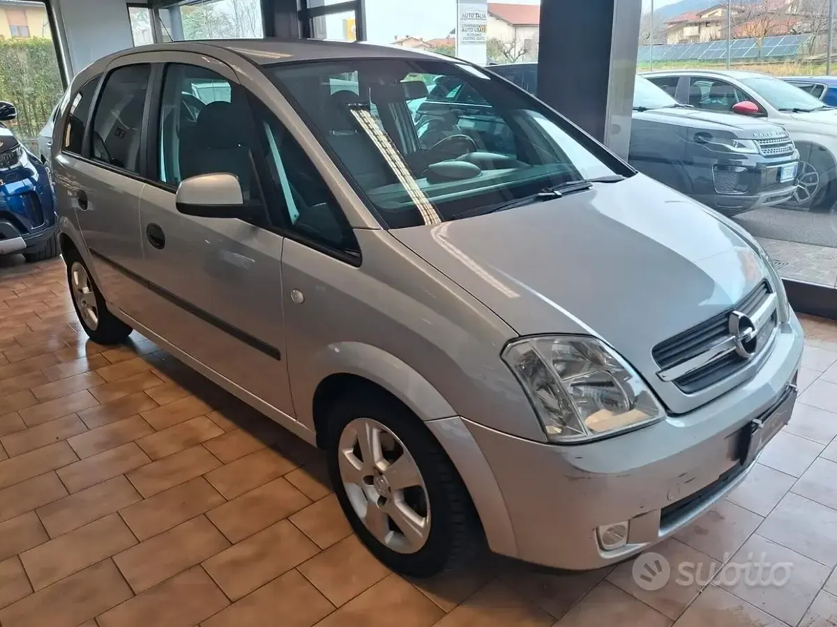 Usata Opel Meriva Cosmo 101 CV (74 kW) 2004 Grigio Monovolume