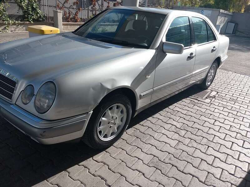Usato 1997 Mercedes E200 2.0 Benzin 136 CV (4.500 €)