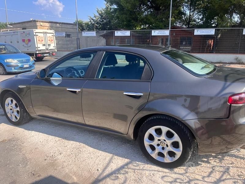 Second-hand Alfa Romeo 159 Distinctive 150 CP (110 kW) 2008 Gri Berlinǎ