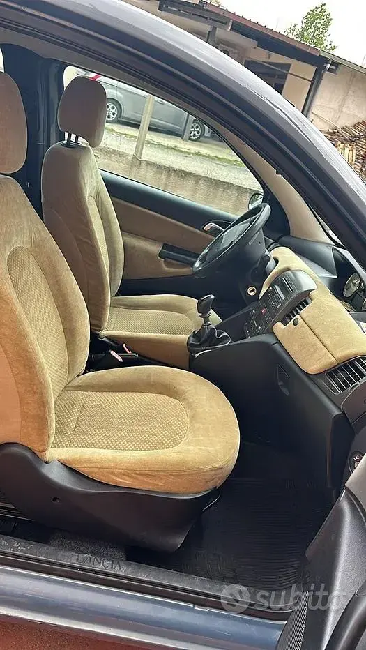 Usado Lancia Ypsilon 60 HP (44 kW) 2005 Citadino