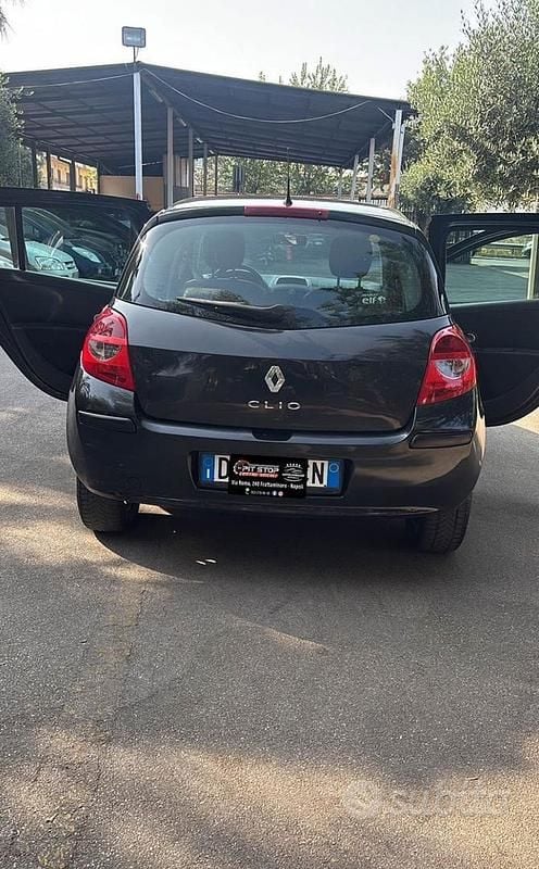Usata Renault Clio II 105 CV (77 kW) 2007 Utilitaria