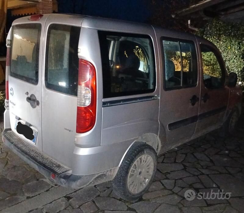 Grigio Usata 2007 Fiat Doblò Monovolume | 1800 € (Buon prezzo) - Immagine 1/4