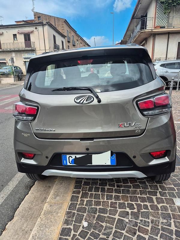 Usata Mahindra KUV100 87 CV (63 kW) 2020 Grigio SUV