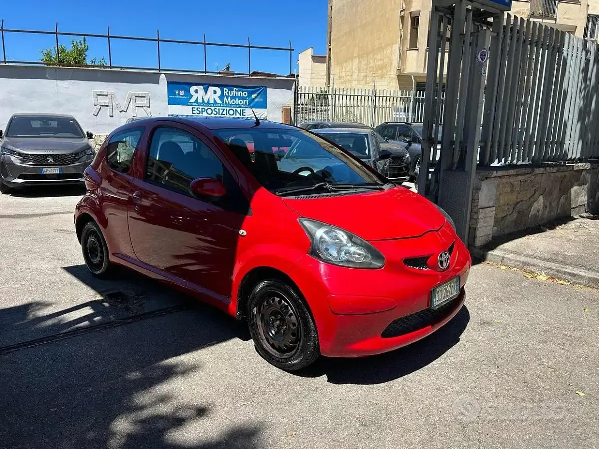 Usata Toyota Aygo Sol 54 CV (39 kW) 2007 Rosso Utilitaria