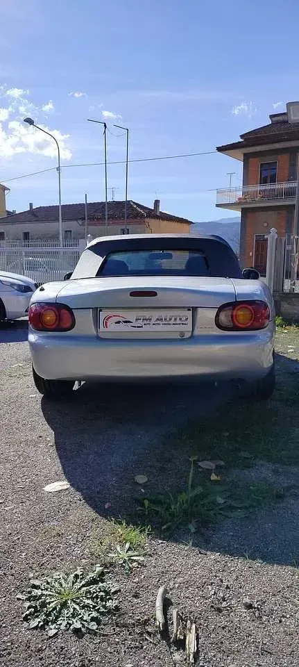 Usata Mazda MX5 110 CV (80 kW) 1998 Argento Cabrio