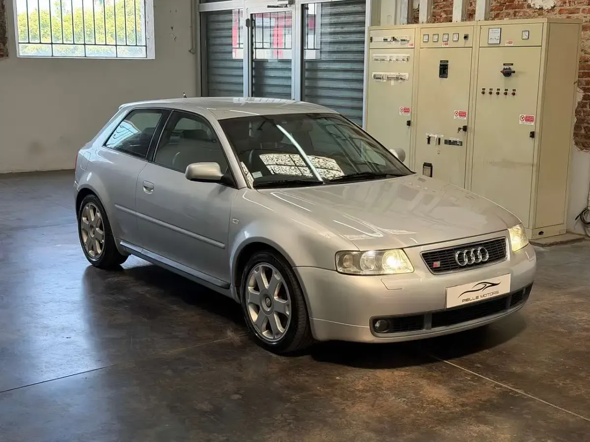 Usata Audi S3 Ambiente 209 CV (153 kW) 1999 Argento Utilitaria