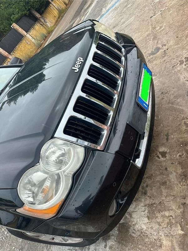 Second-hand Jeep Cherokee 177 CP (130 kW) 2009 Negru SUV
