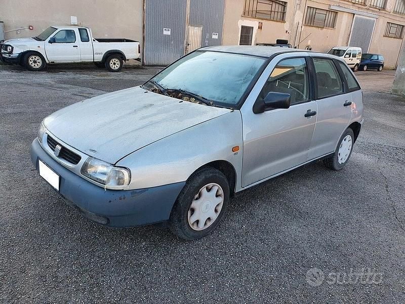Usata Seat Ibiza SE 64 CV (47 kW) 1999 Grigio Utilitaria