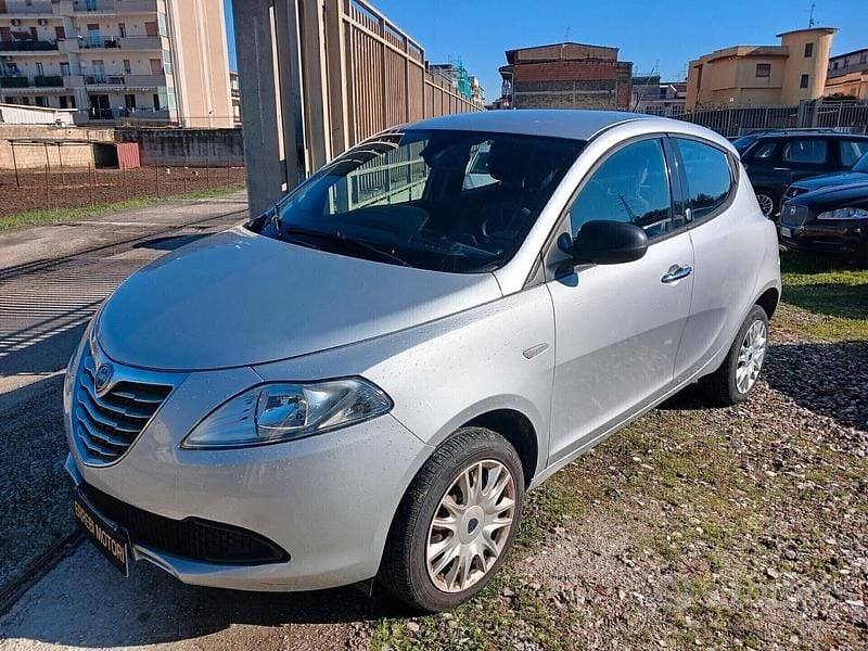 Usata Lancia Ypsilon Silver 85 CV (62 kW) 2013 Grigio Utilitaria