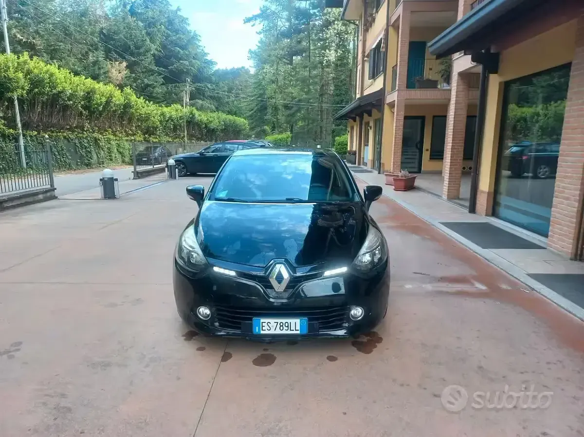 Second-hand Renault Clio IV 73 CP (53 kW) 2013 Negru Berlinǎ