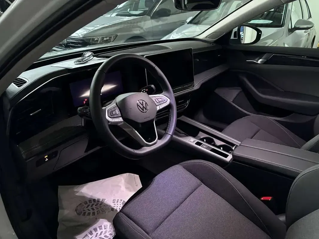Usata VW Passat 122 CV (89 kW) 2024 Bianco Station wagon