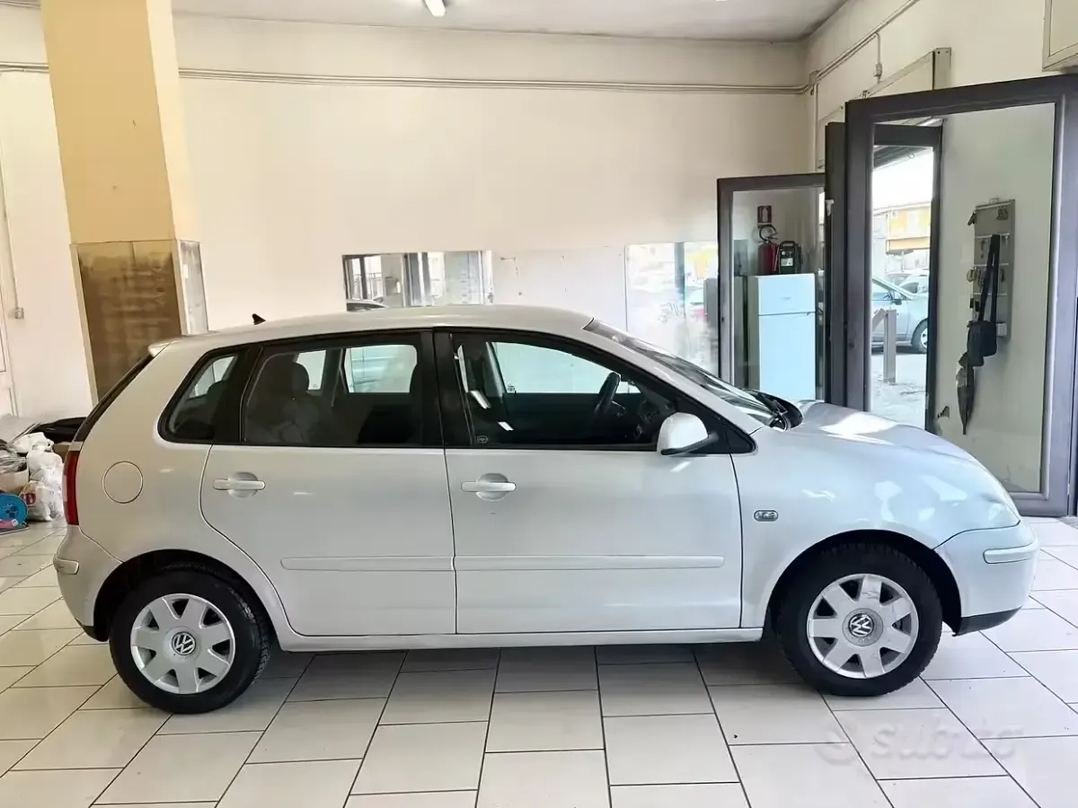 Usata VW Polo Comfortline 75 CV (55 kW) 2004 Grigio Utilitaria