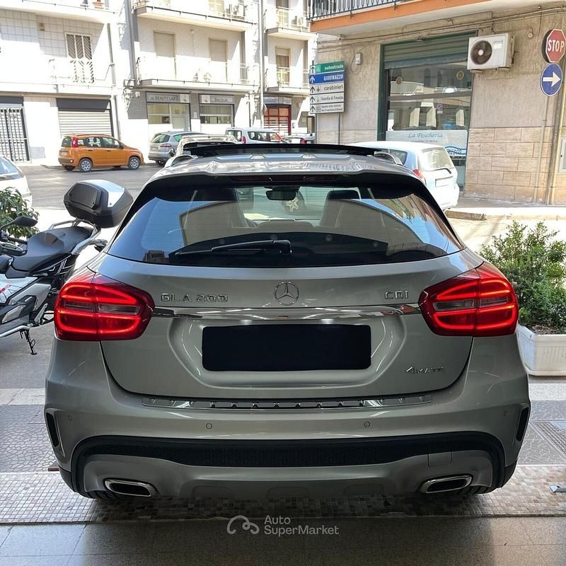 Usata Mercedes GLA200 Premium 136 CV (100 kW) 2014 Argento SUV