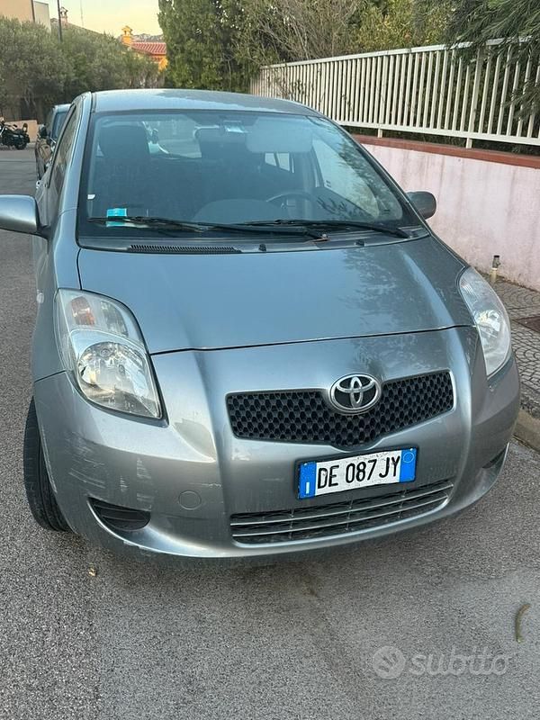 Grigio Usata 2006 Toyota Yaris Sol Due volumi | 3200 € (Cara) - Immagine 1/4