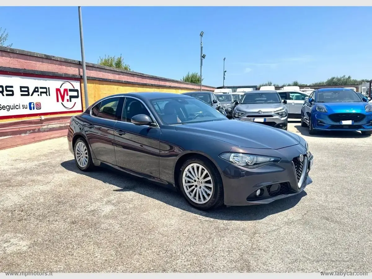 Usata Alfa Romeo Giulia Super 150 CV (110 kW) 2017 Grigio Berlina