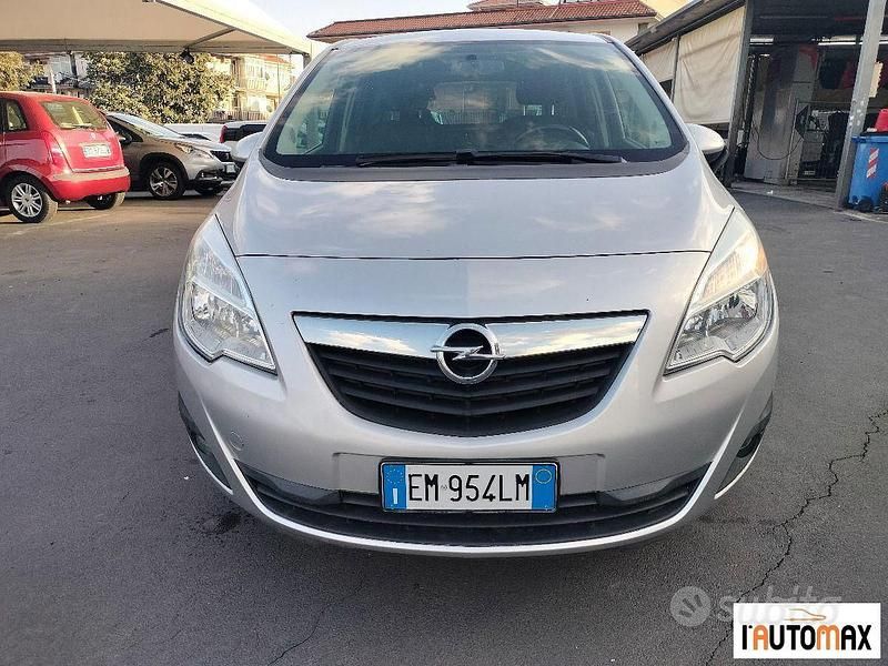 Usata Opel Meriva S 101 CV (74 kW) 2012 Argento Monovolume