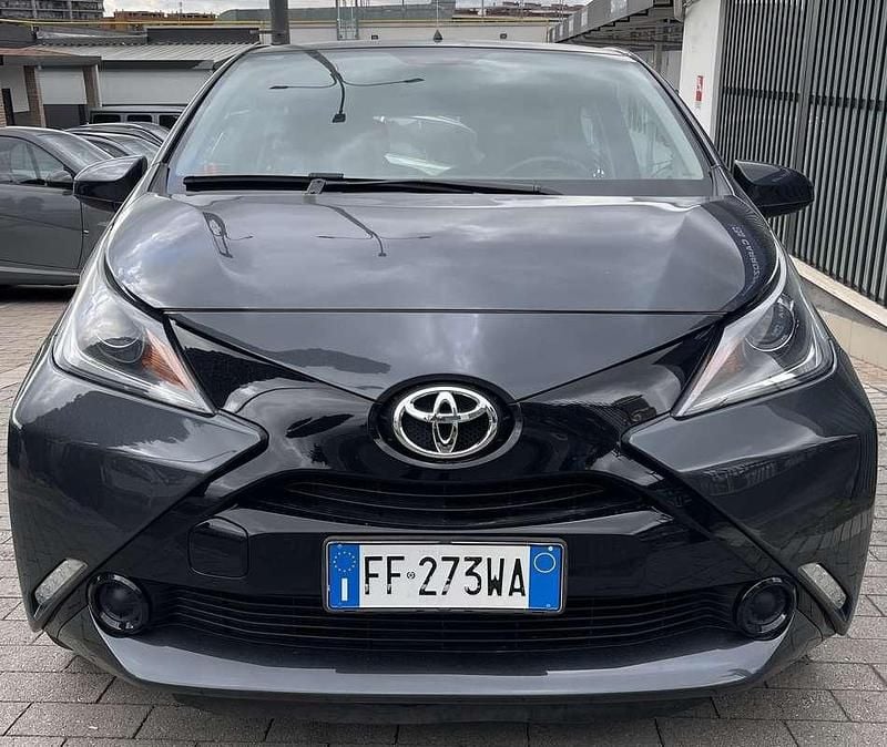 Usata Toyota Aygo X-pure 69 CV (50 kW) 2016 Grigio Utilitaria