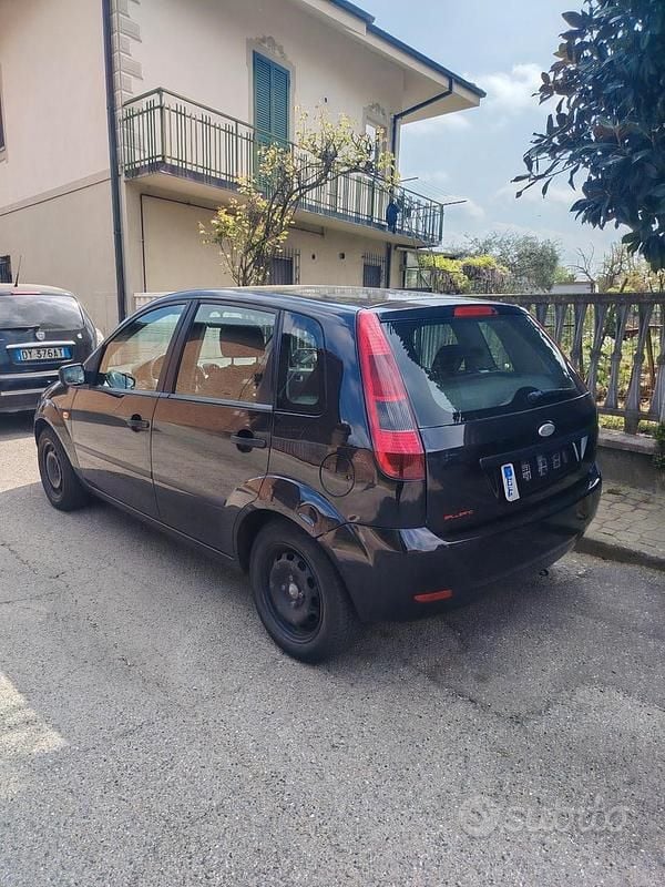 Usata Ford Fiesta Ambiente 55 CV (40 kW) 2003 Nero Utilitaria