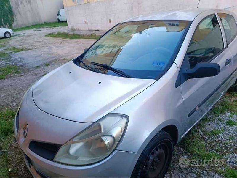 Usata Renault Clio II 58 CV (42 kW) 2006 Grigio Utilitaria