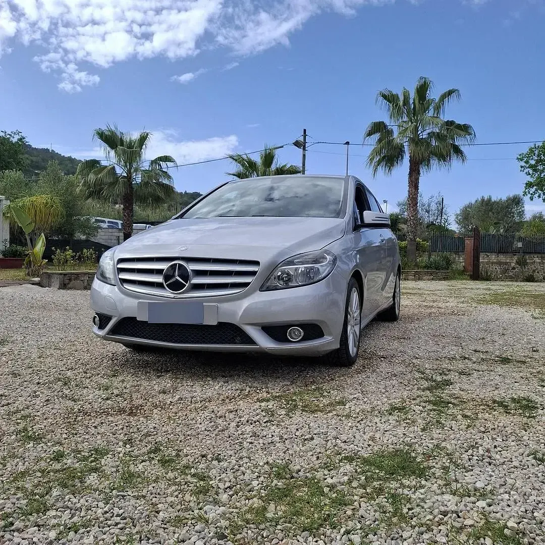 Usata Mercedes B180 109 CV (80 kW) 2012 Grigio Monovolume