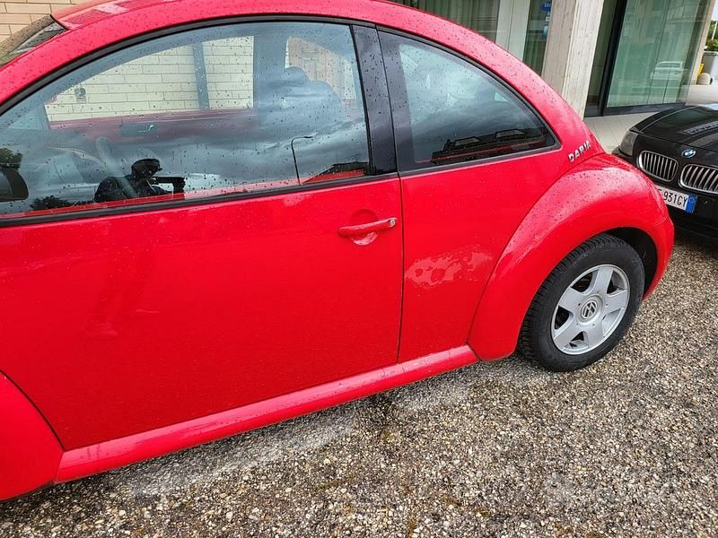 Usata VW New Beetle 90 CV (66 kW) 1999 Rosso Utilitaria