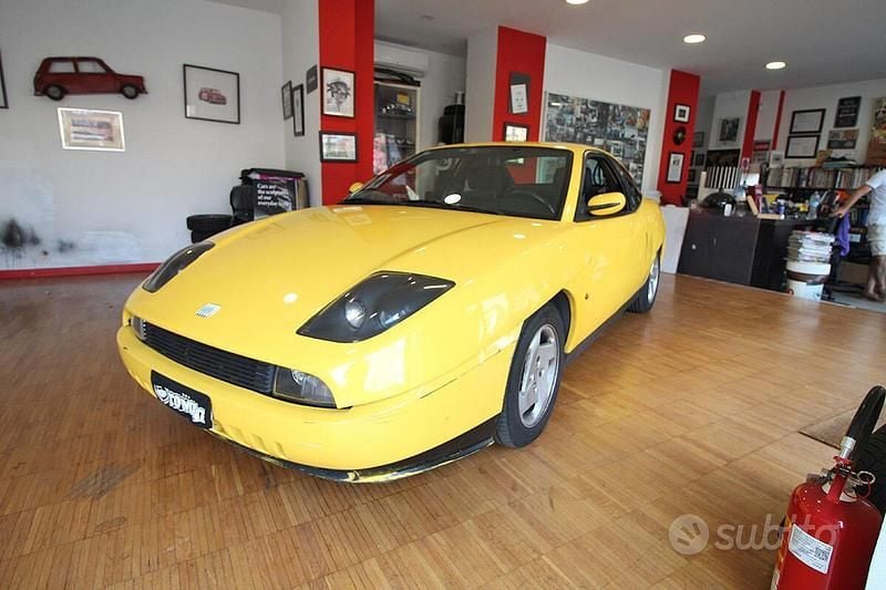Giallo Usata 1997 Fiat Coupé Coupé | 6900 € (Buon prezzo) - Immagine 1/4