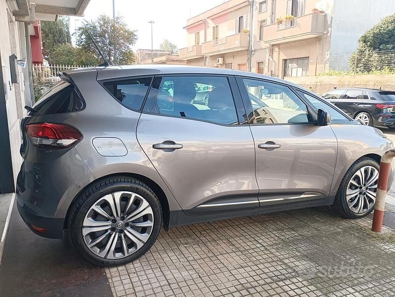 Usata Renault Scénic Business 120 CV (88 kW) 2021 Grigio Monovolume