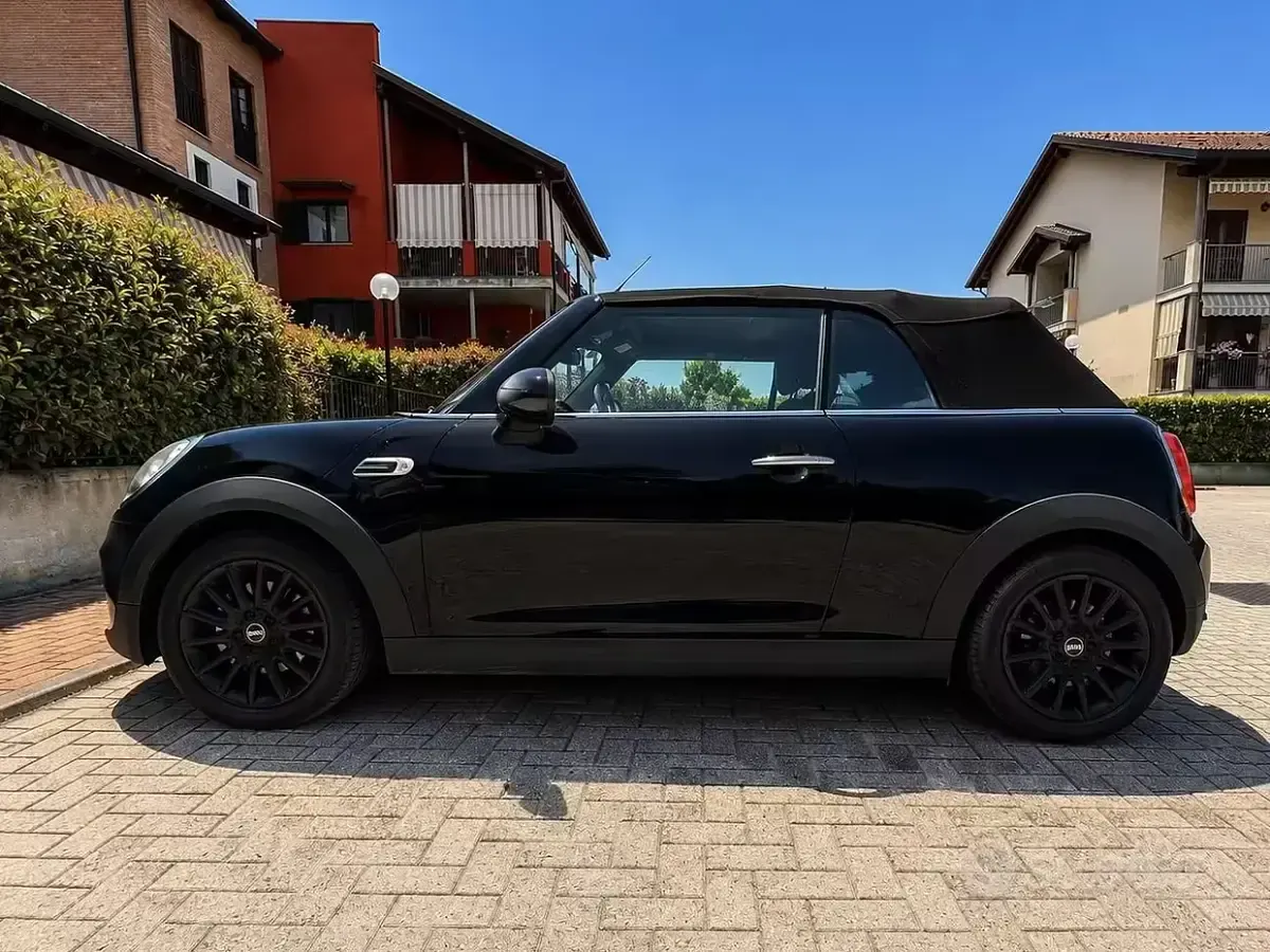 Usata Mini John Cooper Works Cabriolet 136 CV (100 kW) 2017 Nero Cabrio