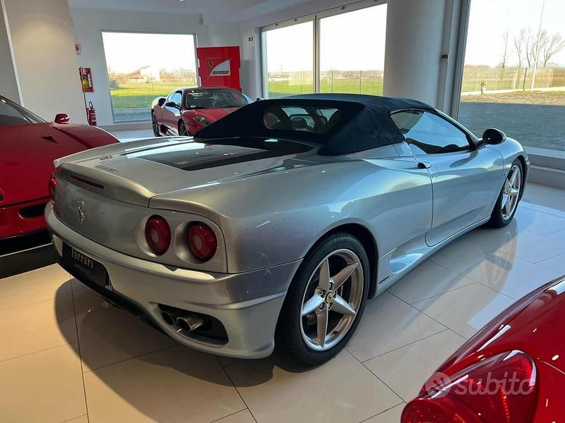 Usata Ferrari 360 400 CV (294 kW) 2002 Grigio Cabrio