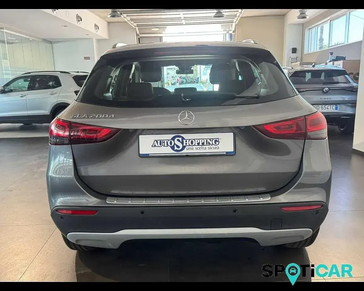 Usata Mercedes GLA200 Business 150 CV (110 kW) 2023 Grigio SUV