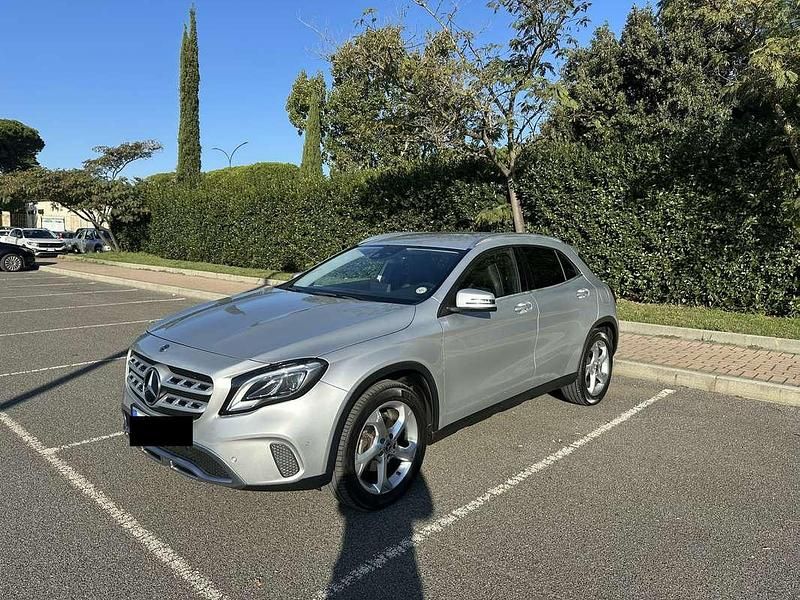Usata Mercedes GLA200 136 CV (100 kW) 2018 Argento SUV