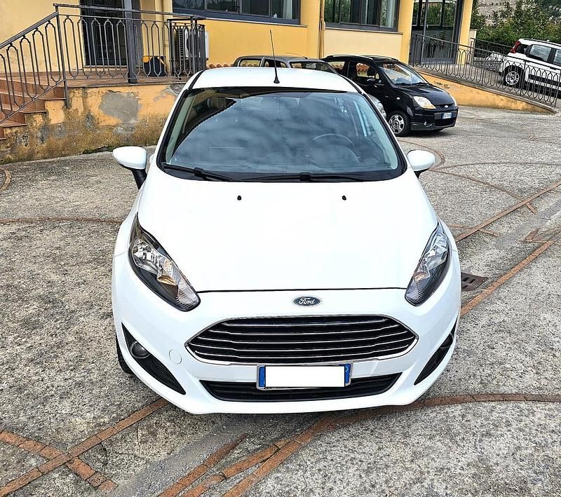 Usata Ford Fiesta 75 CV (55 kW) 2014 Bianco Utilitaria